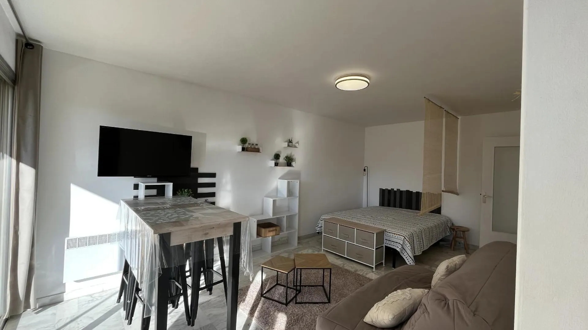 Le Genepy, Studio 30M2, 4 P, Balcon Parking, Clim Frejus 0*,  France