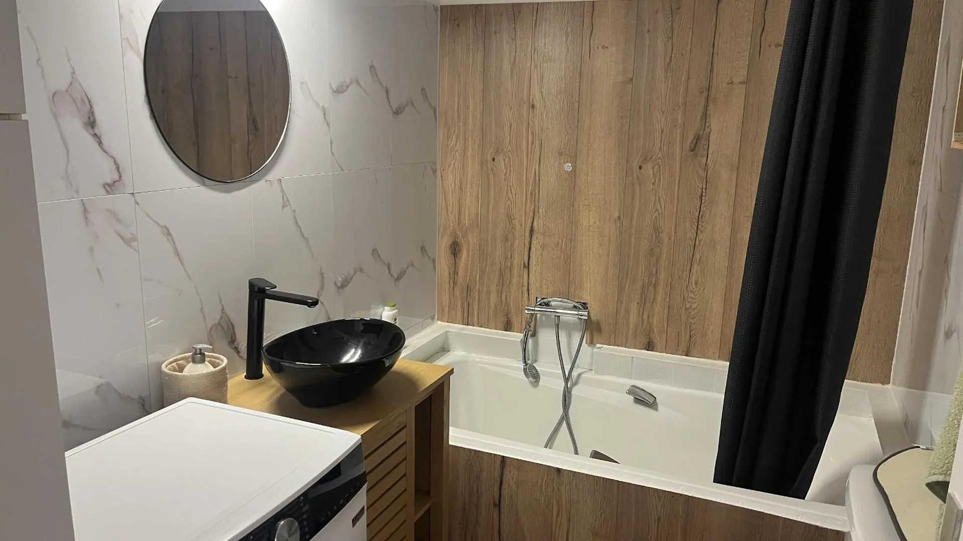 Le Genepy, Studio 30M2, 4 P, Balcon Parking, Clim Fréjus 0*,  France
