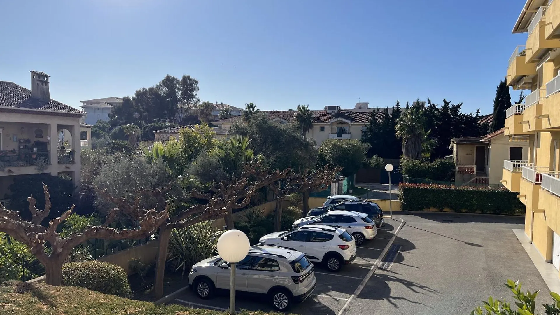 Apartment Le Genepy, Studio 30M2, 4 P, Balcon Parking, Clim Frejus France